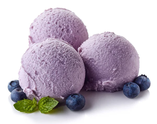 Três bolas de sorvete de mirtilo — Fotografia de Stock