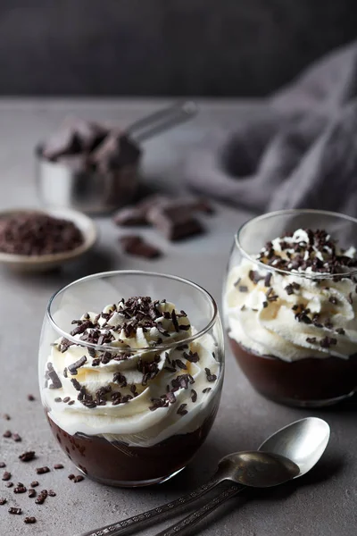 Chocolate y crema batida Postre —  Fotos de Stock