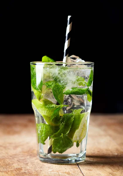 Glas mojito cocktail — Stockfoto