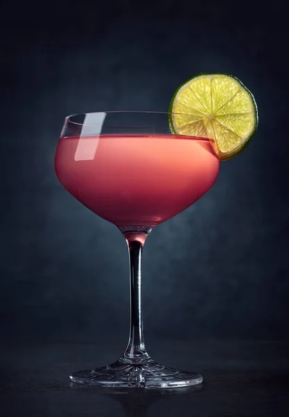 Glass of Cosmopolitan cocktail — Stock Photo, Image