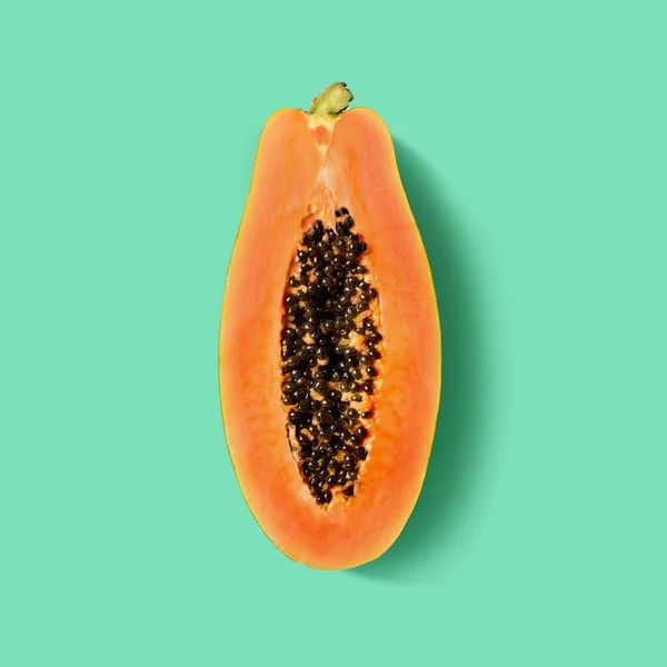 Fele Friss Érett Papaya Gyümölcs Zöld Háttér Felső Nézet — Stock Fotó