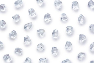 Beyaz arkaplanda izole edilmiş buz kalıpları, üst görünüm