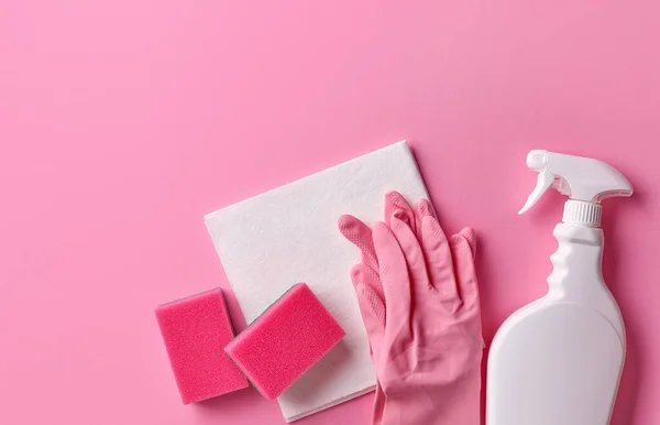 White Spray Bottle Rubber Gloves Sponges Cleaning Cloth Pink Background — Stock Photo, Image