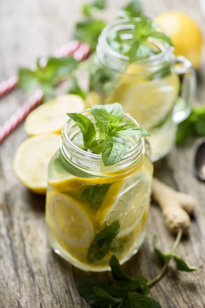 Munt limonade in mason jar — Stockfoto