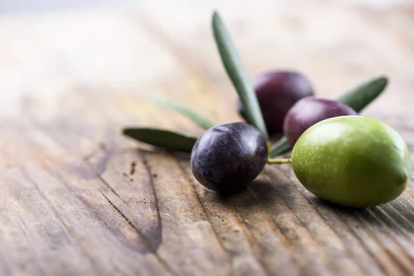 Olive fruit on wooden table — Stock Photo, Image