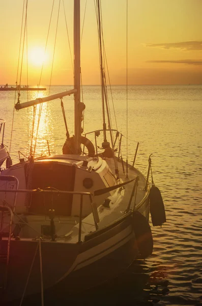 Luxury yacht at sunset — Stock Photo, Image