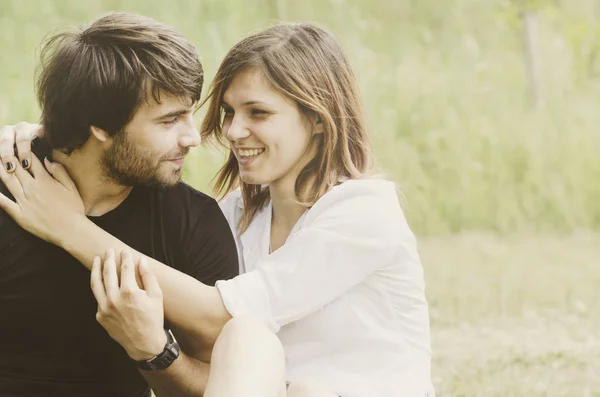 Gelukkig paar in liefde — Stockfoto