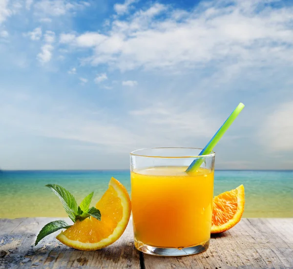 Cocktail on tropical  beach — Stock Photo, Image