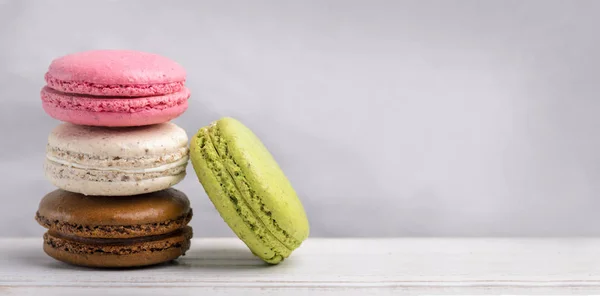 Biscuits macarons colorés pastel rétro sur fond vintage avec esprit — Photo