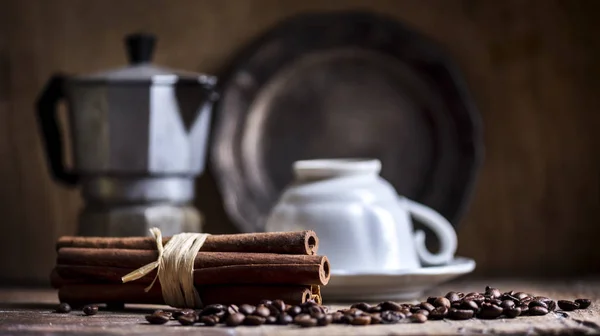 Cup of black coffee, coffee pot and cinnamon flavor on vintage w — 스톡 사진