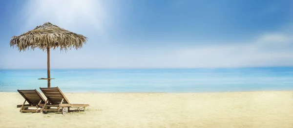 Sommerurlaubsreisen Tropical Island Luxus Resort Hotelurlaub Sonnenschirm Und Liegestühle Sandstrand — Stockfoto