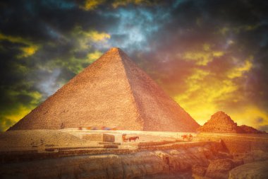 giza piramitleri. 