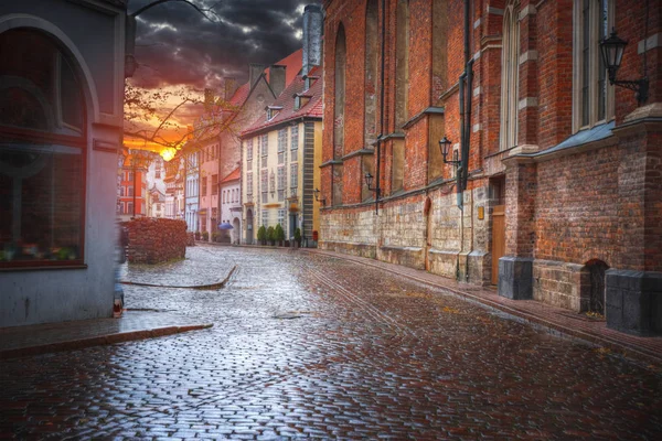 Vieilles maisons sur la rue Riga. Lettonie — Photo