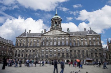 Amsterdam 'da geleneksel eski binalar