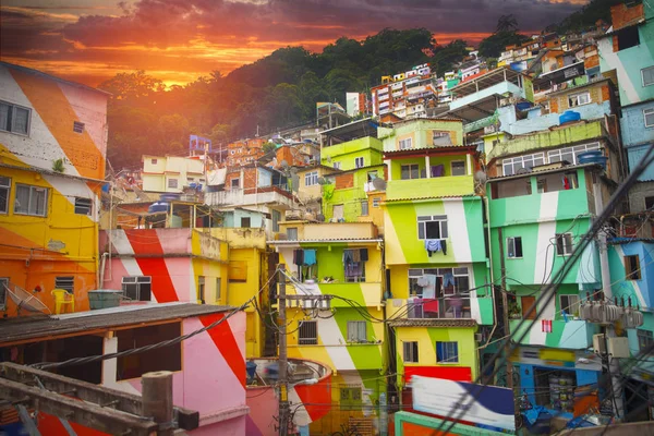 Rio de Janeiro Innenstadt und Favela — Stockfoto