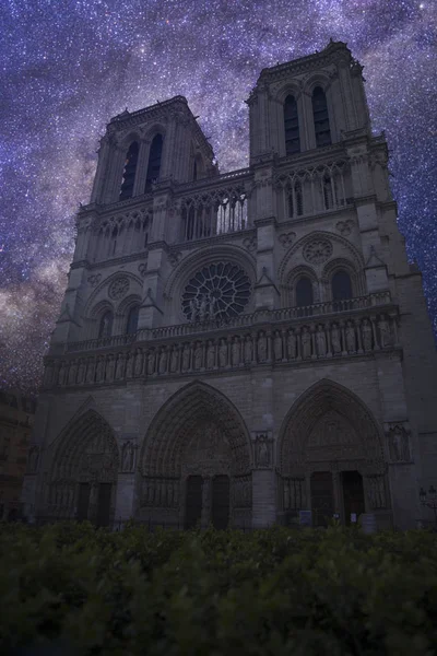 Notre Dame à noite — Fotografia de Stock