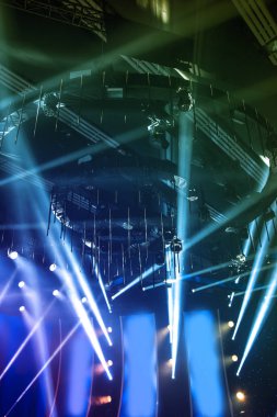 Sahne Alanı'nda ışık ışınları