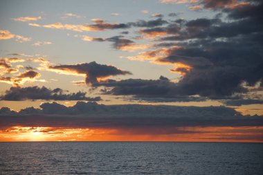 akşam Okyanusu günbatımı