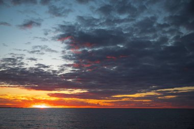 akşam Okyanusu günbatımı