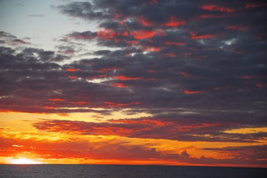 akşam Okyanusu günbatımı