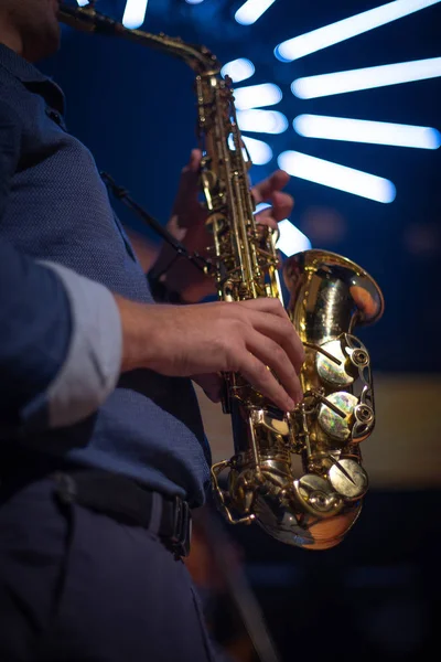 Muzyk z saksofon — Zdjęcie stockowe