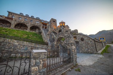 Kuzey Osetya 'daki Fiagdon Manastırı. 