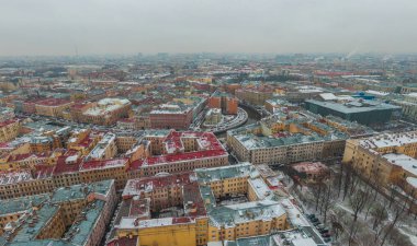 Kışın St. Petersburg, yukarıdan manzara.