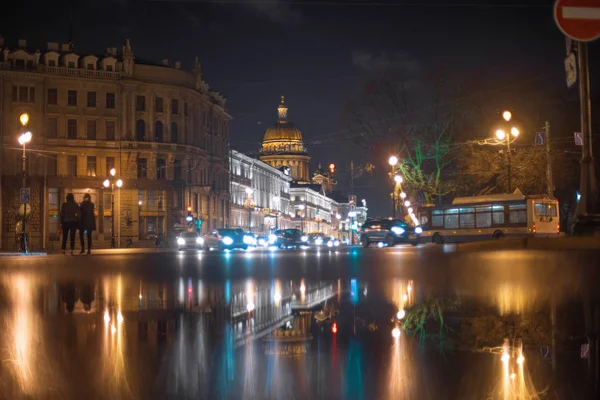 Nuit d'automne pluvieuse à Saint-Pétersbourg — Photo