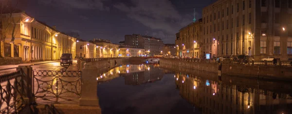 Noční město Petrohrad. — Stock fotografie