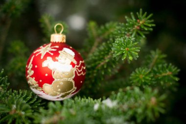 Noel ve yılbaşı oyuncak Noel ağacı üzerinde