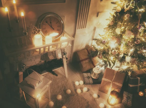 Quarto decorado para o Natal — Fotografia de Stock