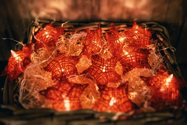 Natal bugigangas em fundo de madeira . — Fotografia de Stock