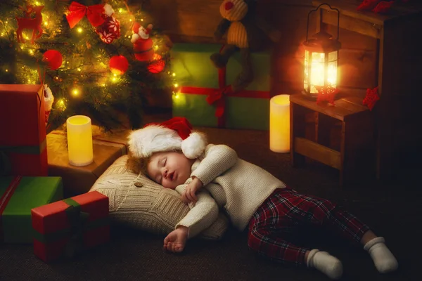 Baby flicka på jul — Stockfoto