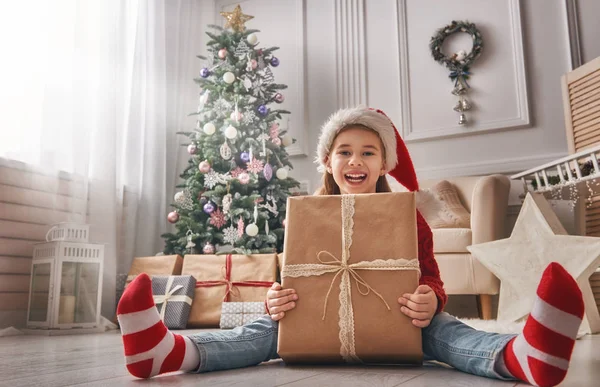 Ragazze con presente — Foto Stock