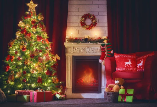 Obývací pokoj zařízený na Vánoce — Stock fotografie