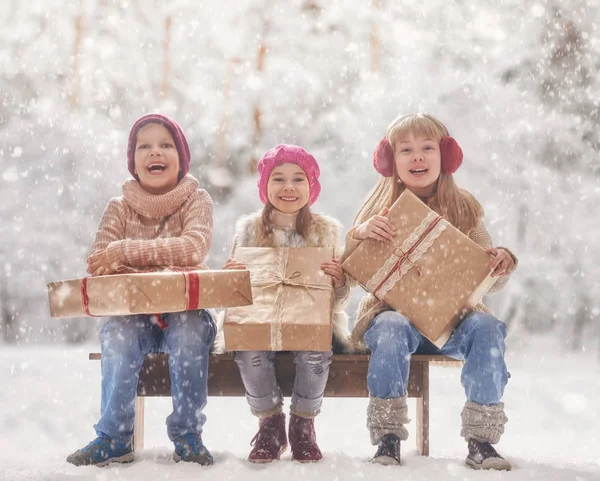 Šťastné děti venku — Stock fotografie