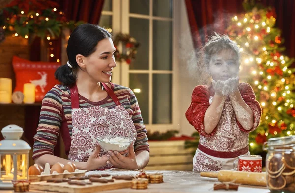 Cooking Christmas cookies — Stock Photo, Image