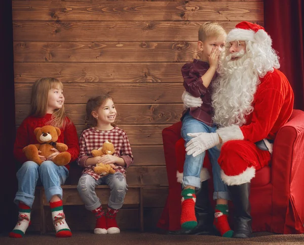 Niños y Papá Noel — Foto de Stock