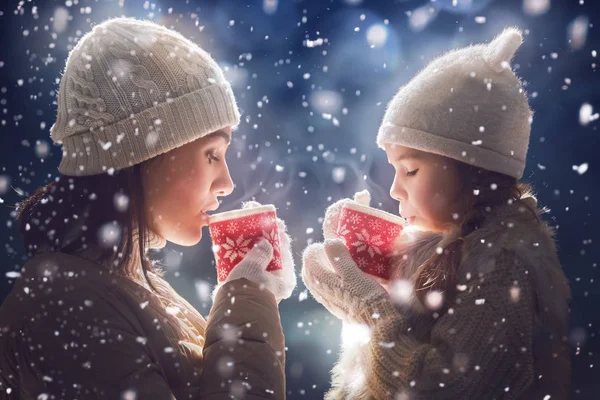 Mother and girl drinking tea — Stock Photo, Image