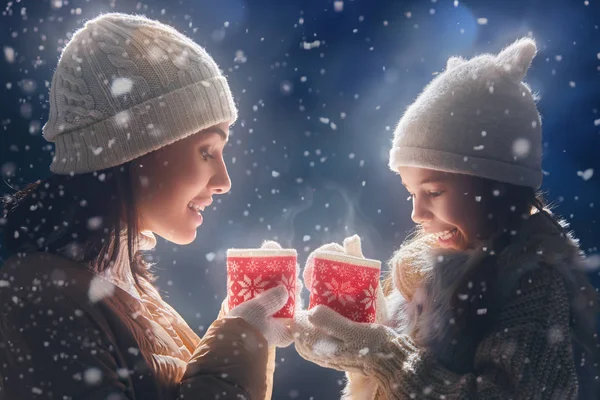 Mother and girl drinking tea — Stock Photo, Image