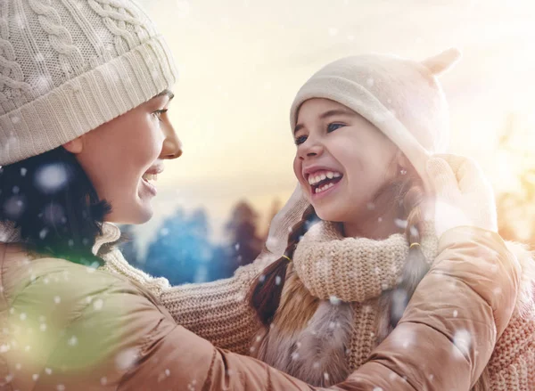 Family and winter season — Stock Photo, Image