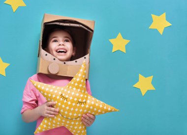 Kız bir astronot kostüm