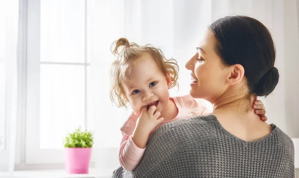 Feliz familia amorosa — Foto de Stock