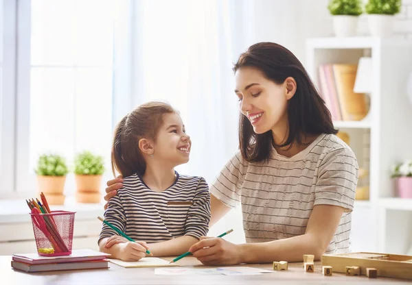 Woman teaches child the alphabet — Stock Photo, Image