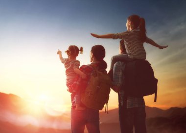 gün batımında aile