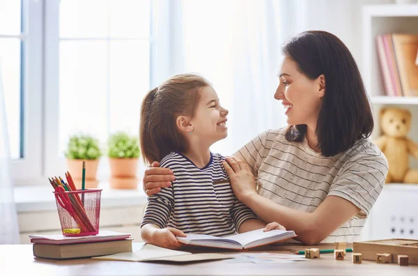 Mom and child reading a book — Stock Photo, Image