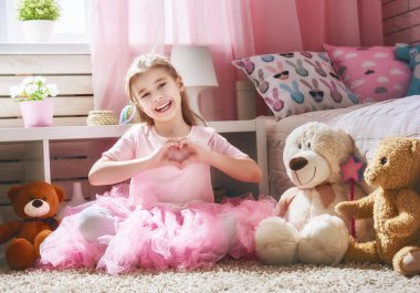 Kız sihirli değnek ile çalış