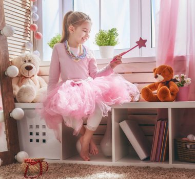 Kız sihirli değnek ile çalış