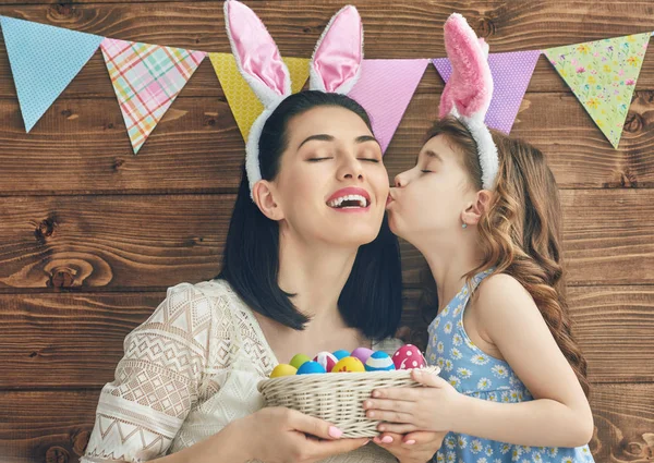 Family celebrate Easter — Stock Photo, Image