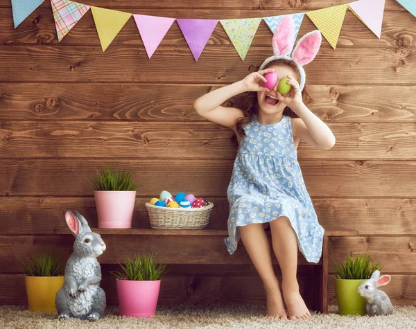 Mädchen mit Hasenohren — Stockfoto